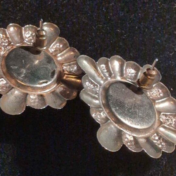 Vintage 1980's Gold Tone Post Earrings with Red Center - Picture 4 of 5